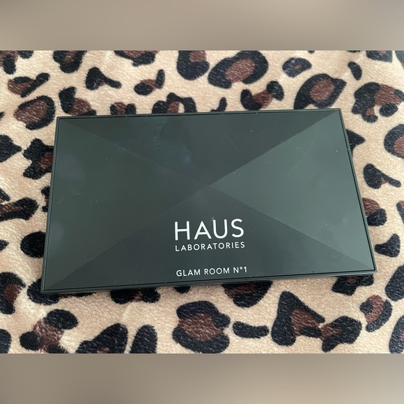 Haus Laboratories eye shadow palette - Picture 1 of 3